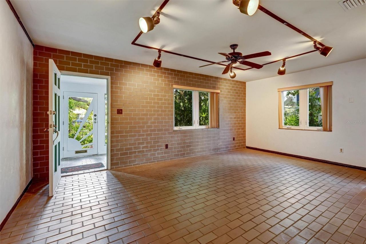 151 20th Avenue S, Saint Petersburg, FL 33705 Photo