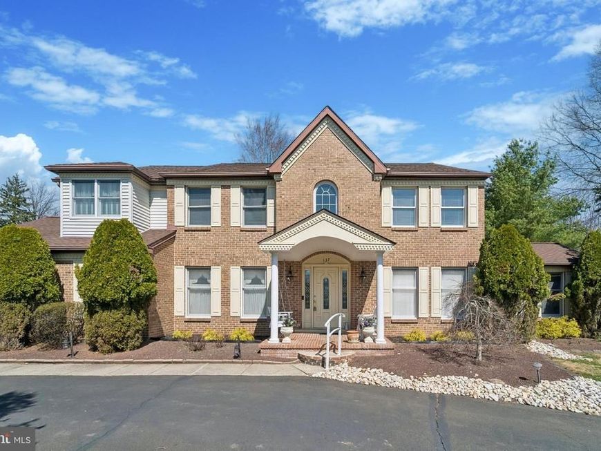 137 Briarwood Drive, Holland, PA 18966 Main Photo