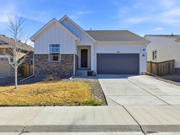 924 N Waterloo Street, Aurora, CO 80018
