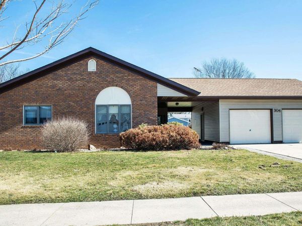 304 NW 24th Street , Unit APT W, Waverly, IA 50677
