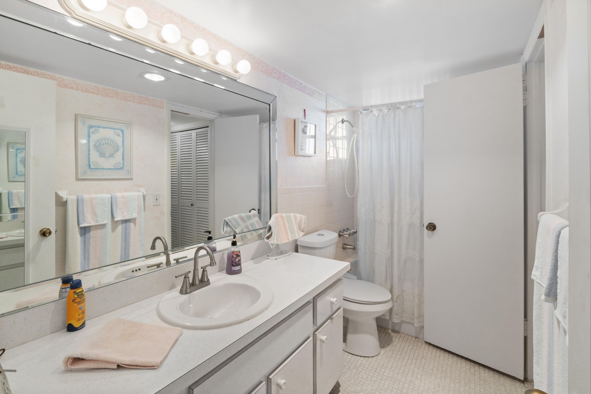 1333 E Hallandale Beach Boulevard, Unit 409, Hallandale Beach, FL 33009 Photo