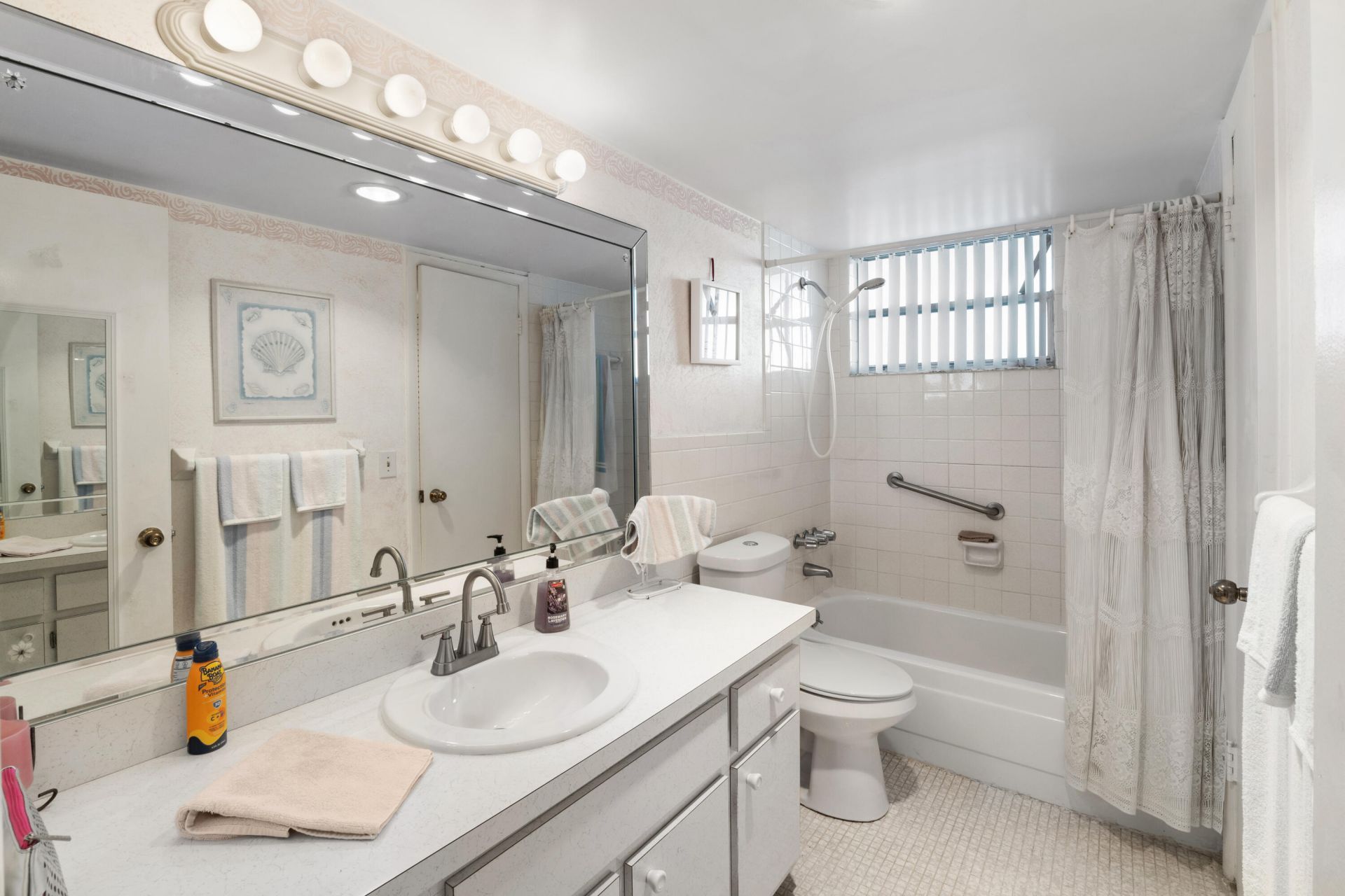 1333 E Hallandale Beach Boulevard, Unit 409, Hallandale Beach, FL 33009 Photo