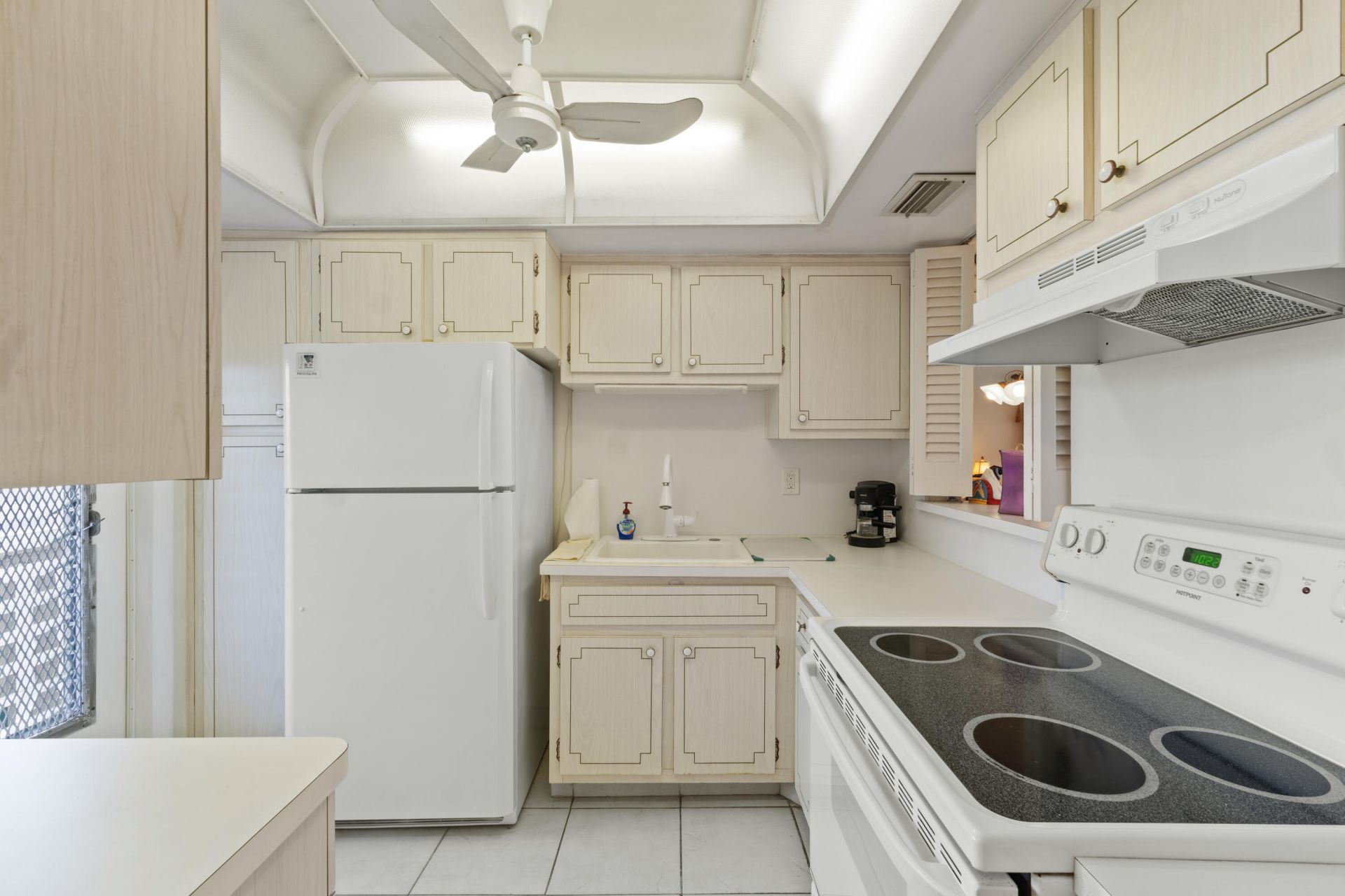 1333 E Hallandale Beach Boulevard, Unit 409, Hallandale Beach, FL 33009 Photo