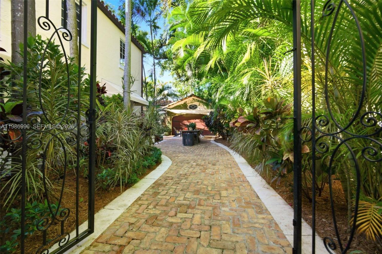 1231 Catalonia Ave, Coral Gables, FL 33134 Photo