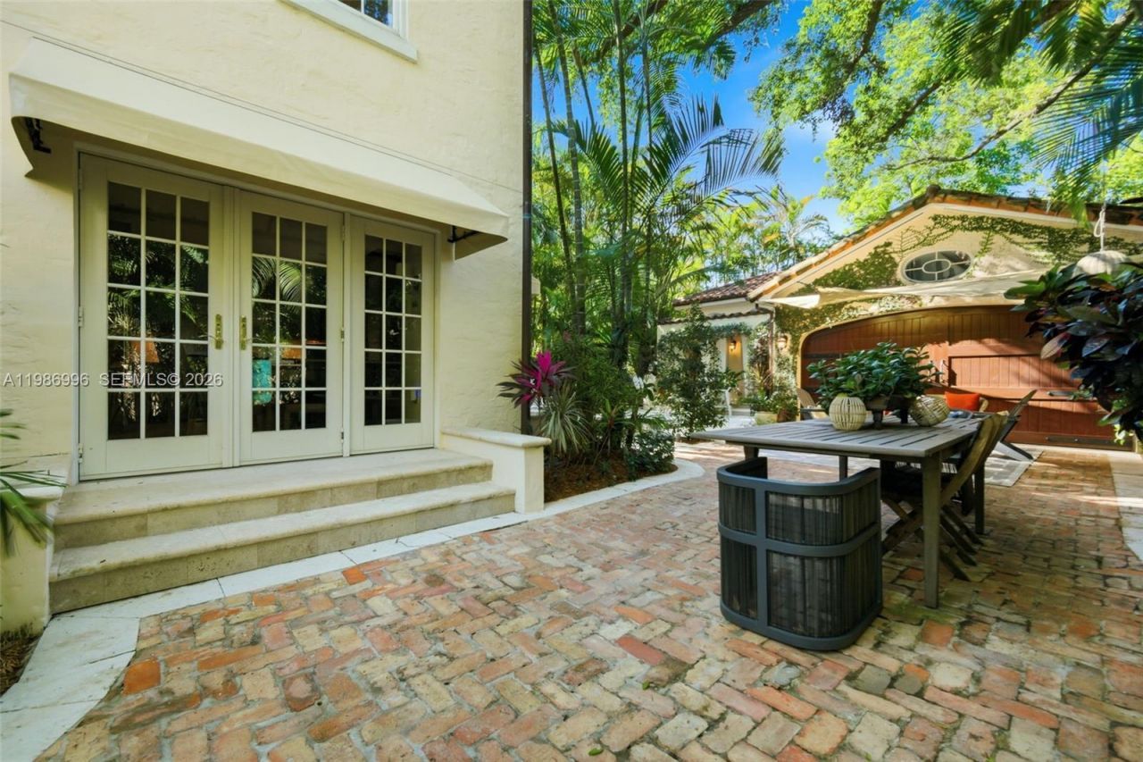 1231 Catalonia Ave, Coral Gables, FL 33134 Photo