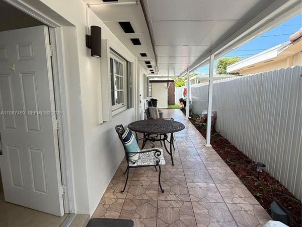 11602 NW 58th Ave , Unit EFF, Hialeah, FL 33012