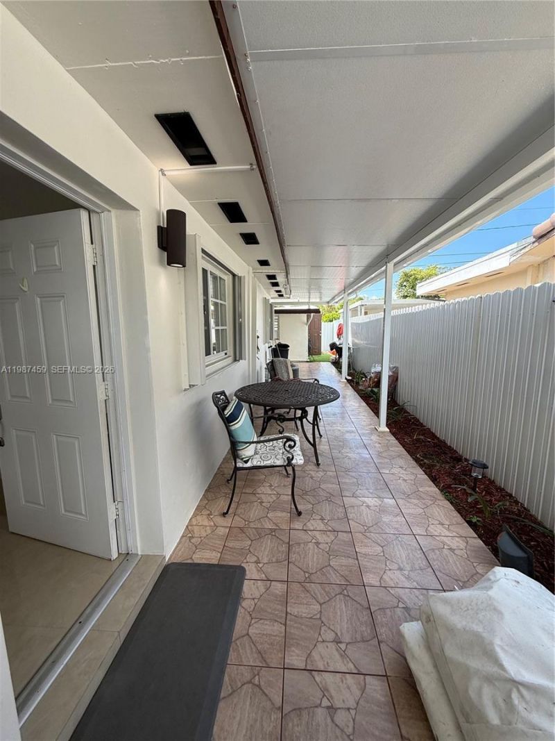 11602 NW 58th Ave, Unit EFF, Hialeah, FL 33012 Photo