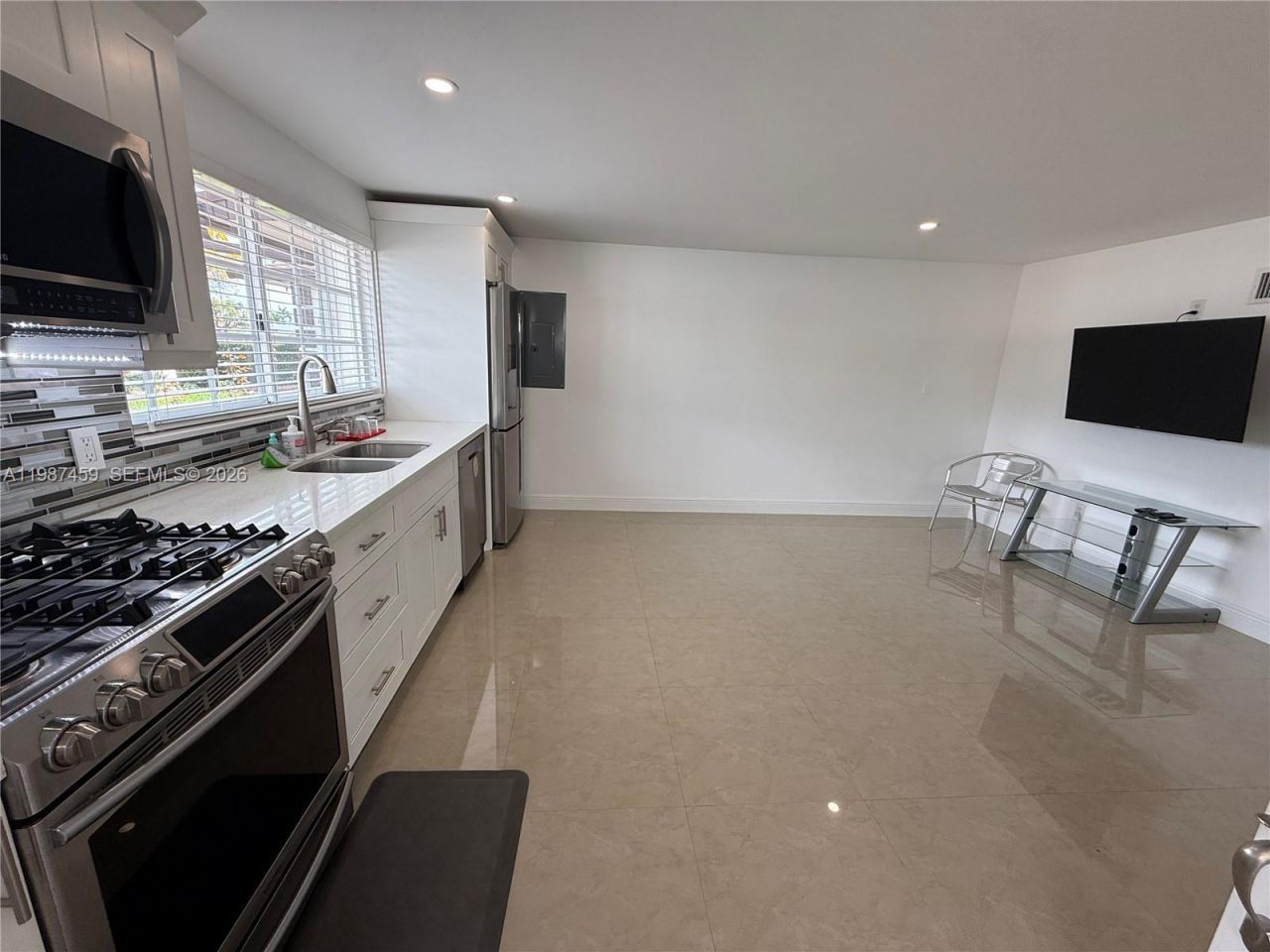 11602 NW 58th Ave , Unit EFF, Hialeah, FL 33012 Photo