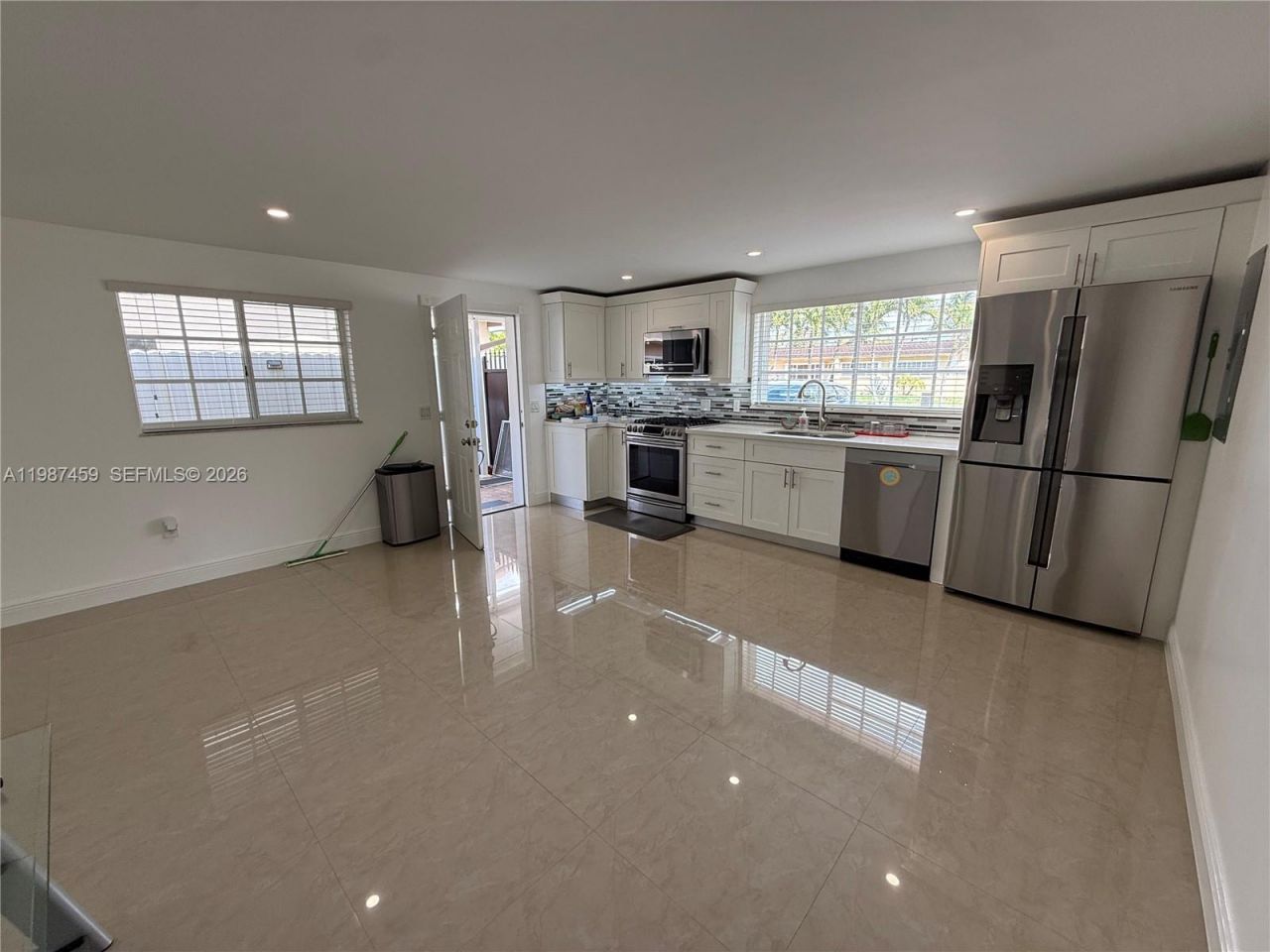 11602 NW 58th Ave , Unit EFF, Hialeah, FL 33012 Photo