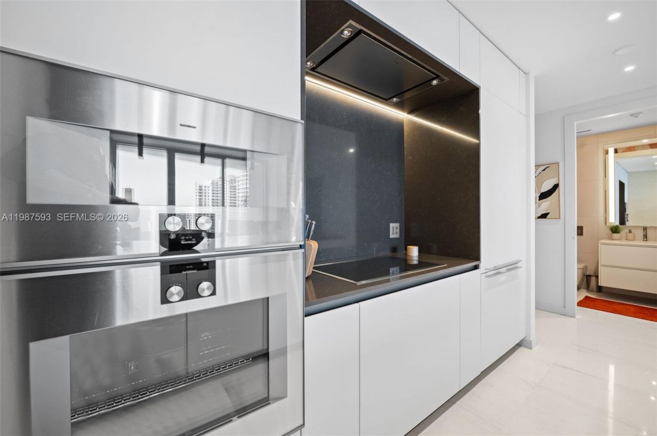 300 Biscayne Blvd Way, Unit 2106, Miami, FL 33131 Photo