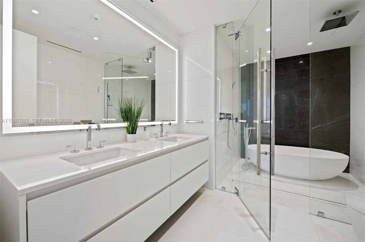 300 Biscayne Blvd Way, Unit 2106, Miami, FL 33131 Photo
