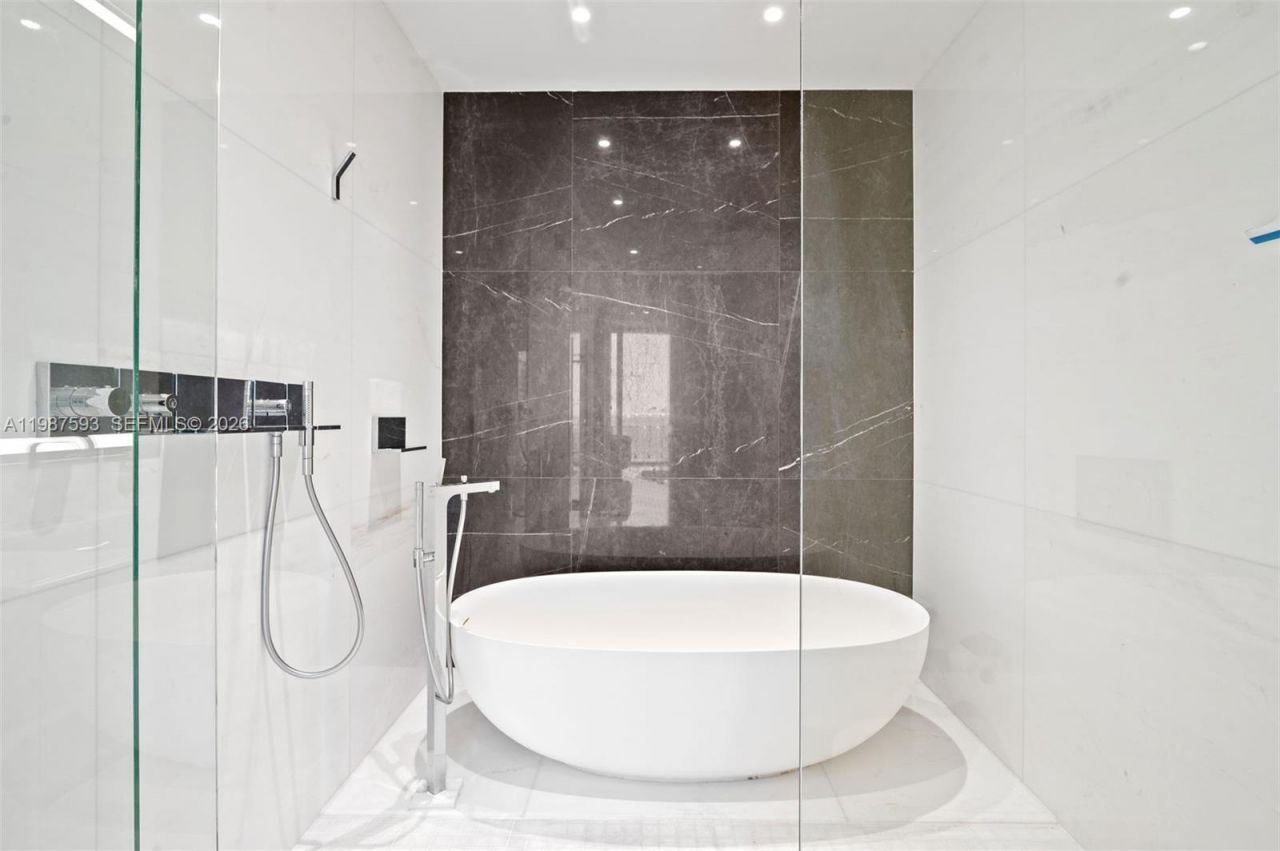 300 Biscayne Blvd Way, Unit 2106, Miami, FL 33131 Photo