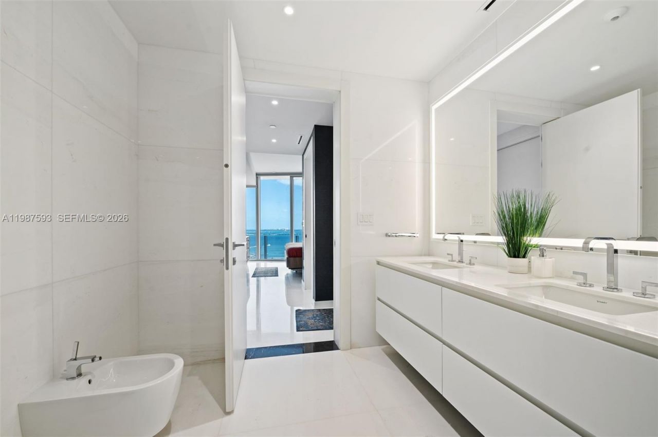300 Biscayne Blvd Way, Unit 2106, Miami, FL 33131 Photo