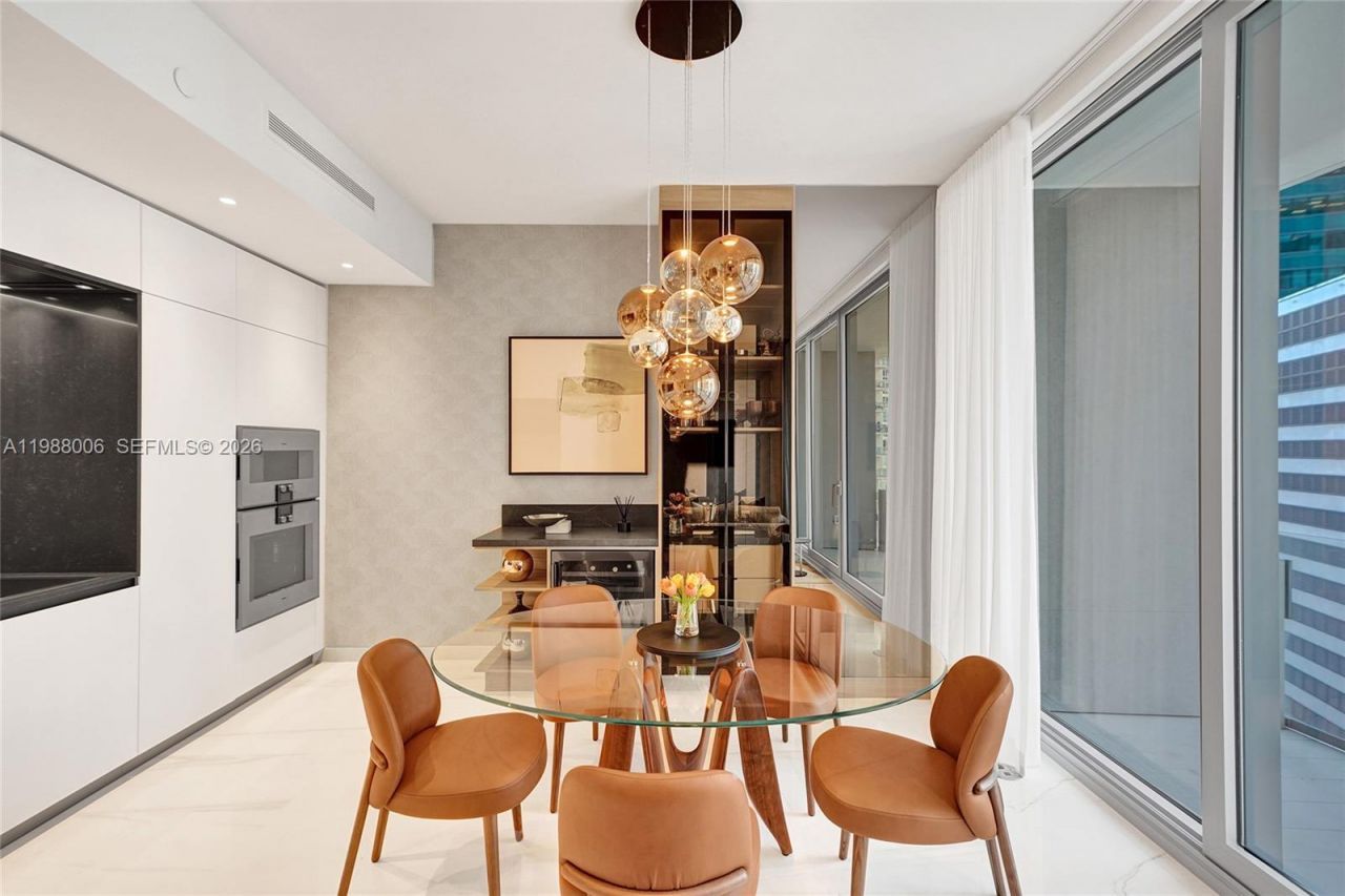 300 Biscayne Boulevard Way, Unit 1808W, Miami, FL 33131 Photo