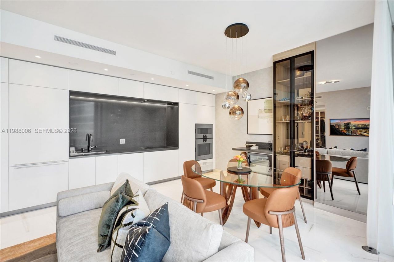 300 Biscayne Boulevard Way, Unit 1808W, Miami, FL 33131 Photo