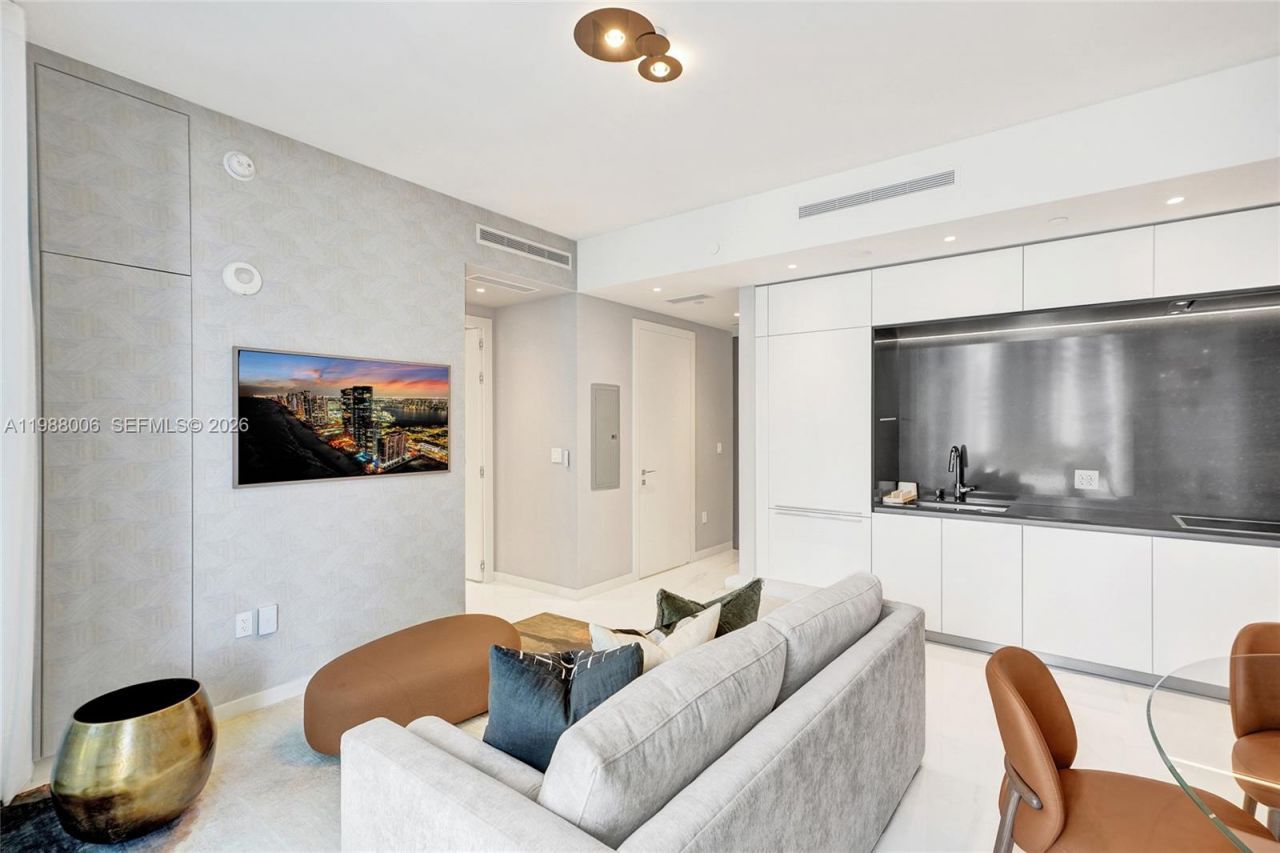 300 Biscayne Boulevard Way, Unit 1808W, Miami, FL 33131 Photo