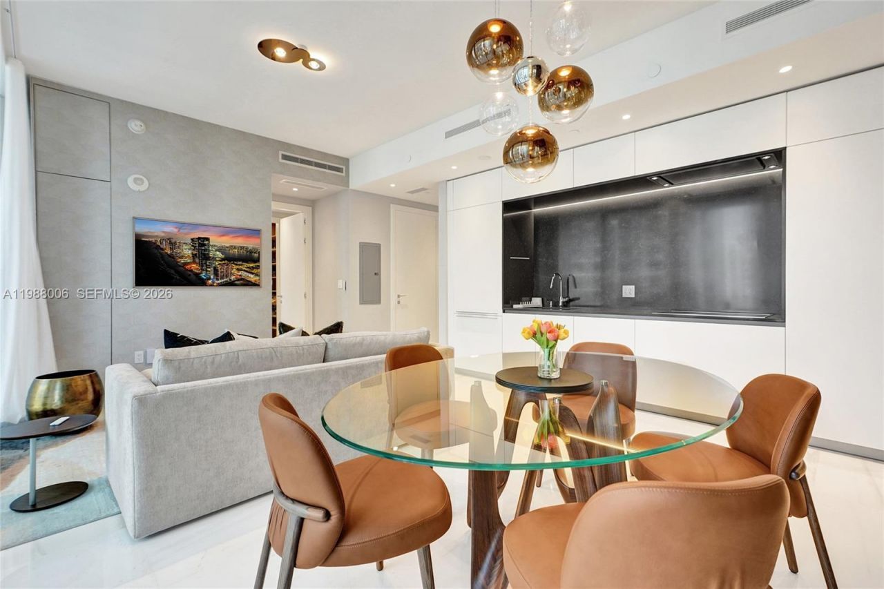 300 Biscayne Boulevard Way, Unit 1808W, Miami, FL 33131 Photo