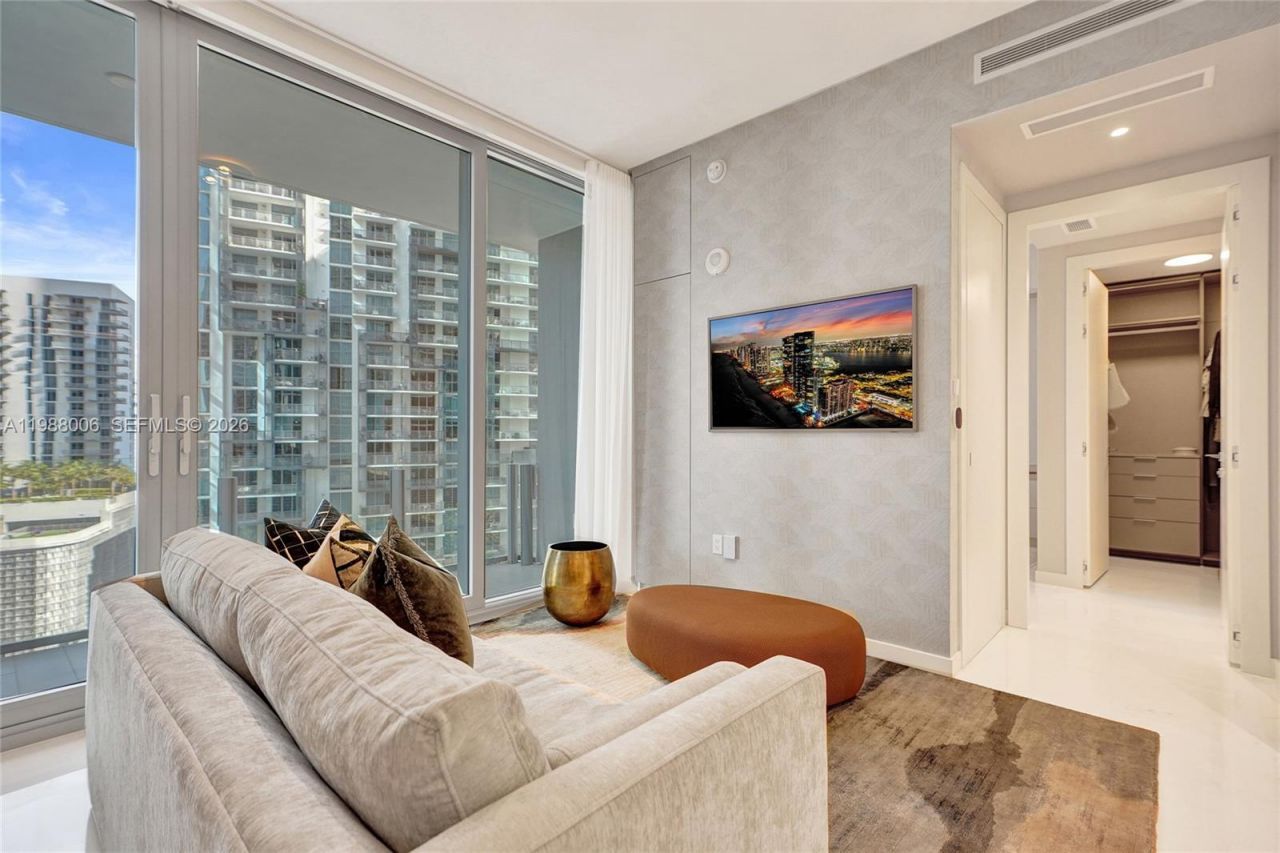 300 Biscayne Boulevard Way, Unit 1808W, Miami, FL 33131 Photo