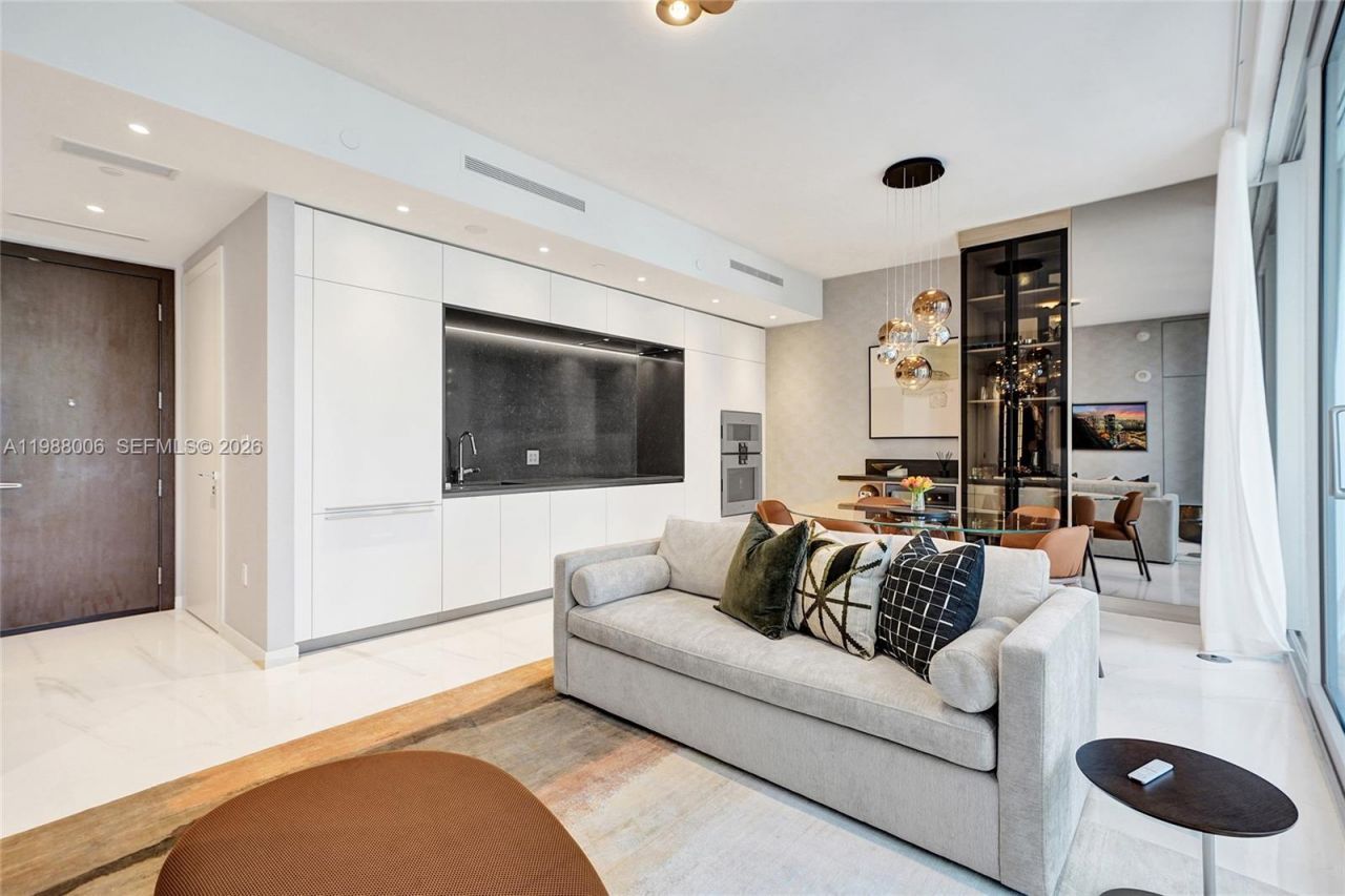 300 Biscayne Boulevard Way, Unit 1808W, Miami, FL 33131 Photo