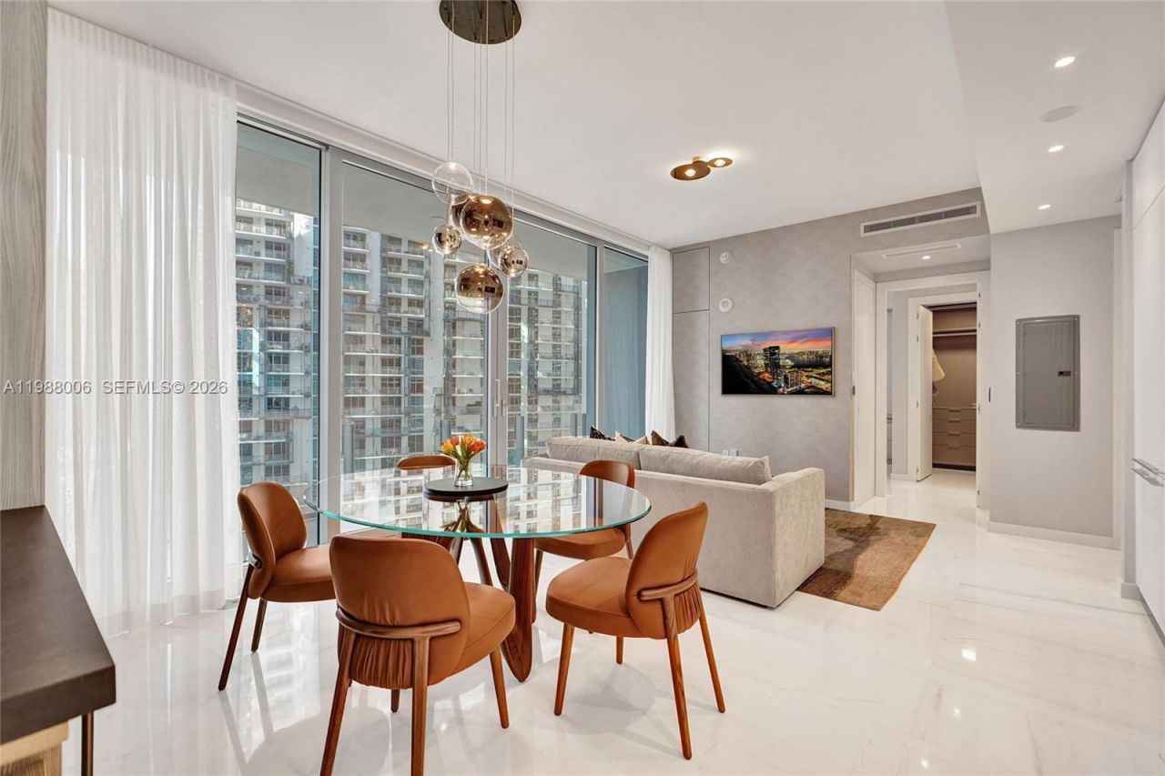 300 Biscayne Boulevard Way, Unit 1808W, Miami, FL 33131 Photo