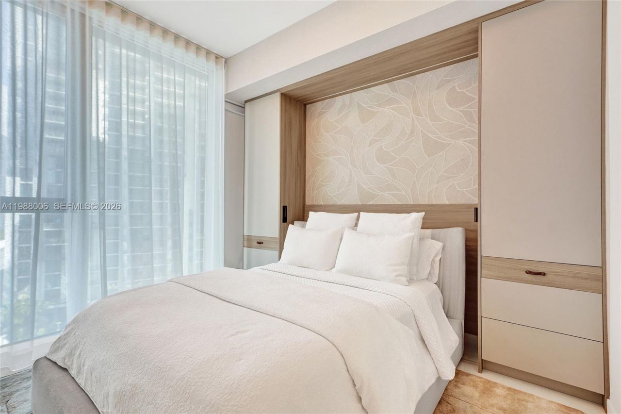 300 Biscayne Boulevard Way, Unit 1808W, Miami, FL 33131 Photo