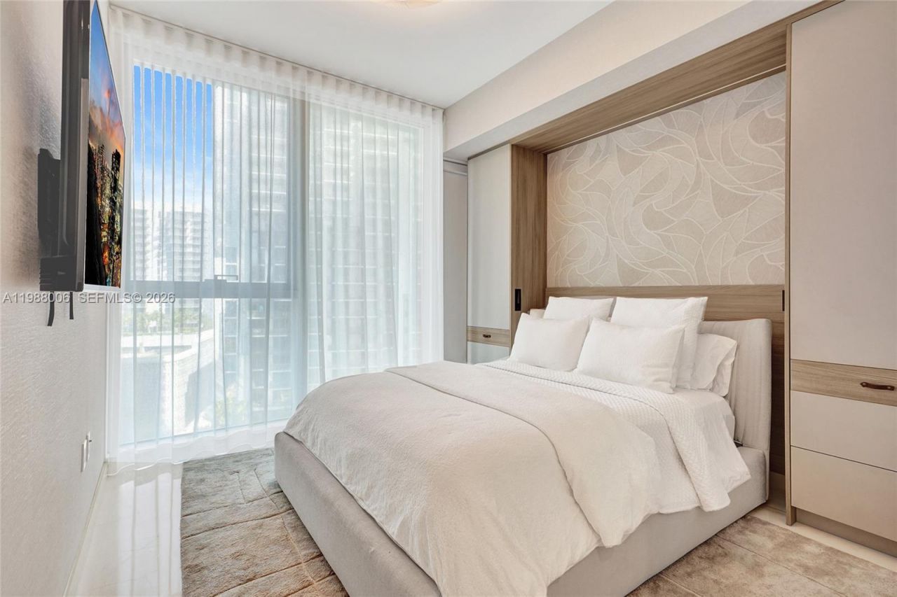 300 Biscayne Boulevard Way, Unit 1808W, Miami, FL 33131 Photo