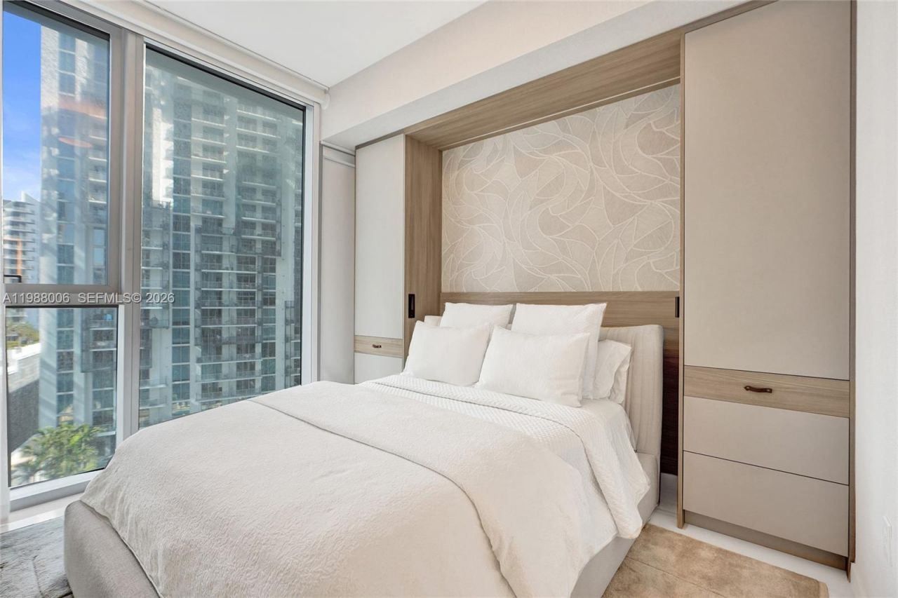 300 Biscayne Boulevard Way, Unit 1808W, Miami, FL 33131 Photo