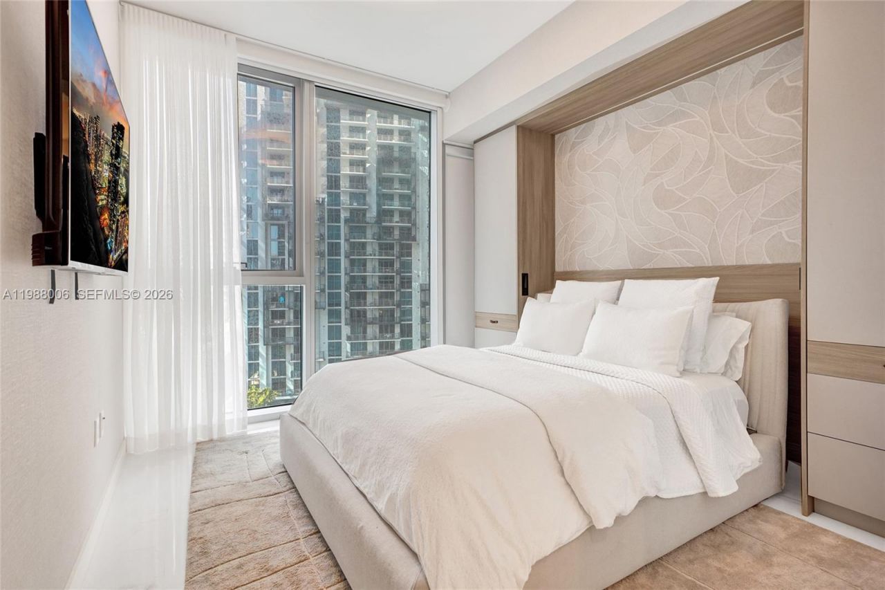 300 Biscayne Boulevard Way, Unit 1808W, Miami, FL 33131 Photo