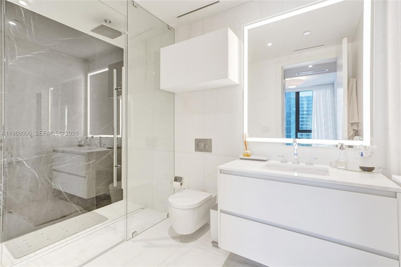 300 Biscayne Boulevard Way, Unit 1808W, Miami, FL 33131 Photo