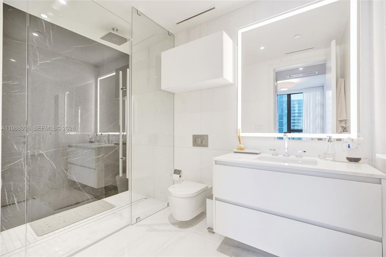 300 Biscayne Boulevard Way, Unit 1808W, Miami, FL 33131 Photo