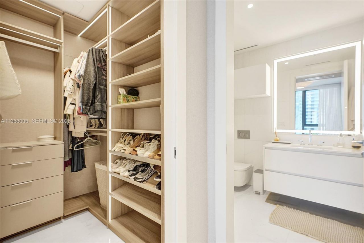 300 Biscayne Boulevard Way, Unit 1808W, Miami, FL 33131 Photo