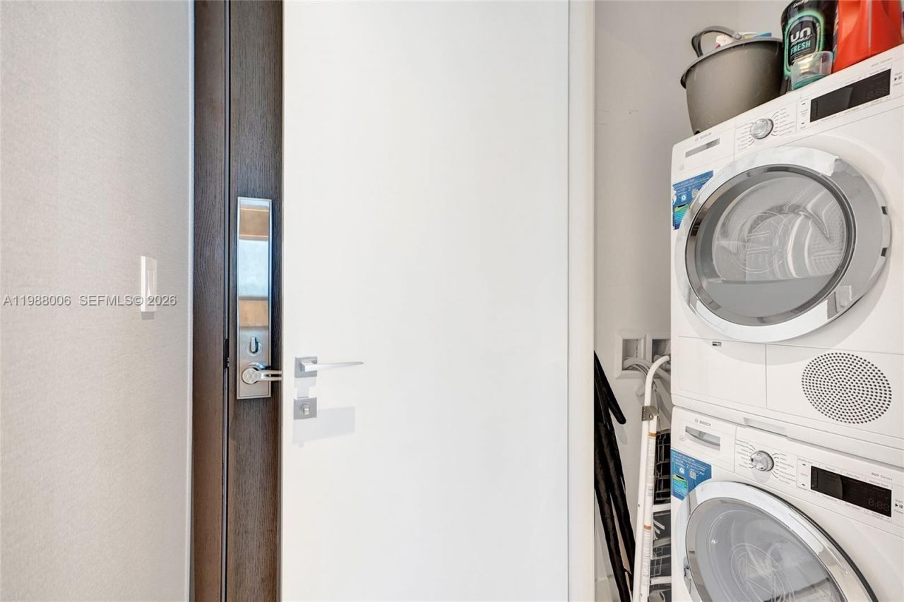 300 Biscayne Boulevard Way, Unit 1808W, Miami, FL 33131 Photo