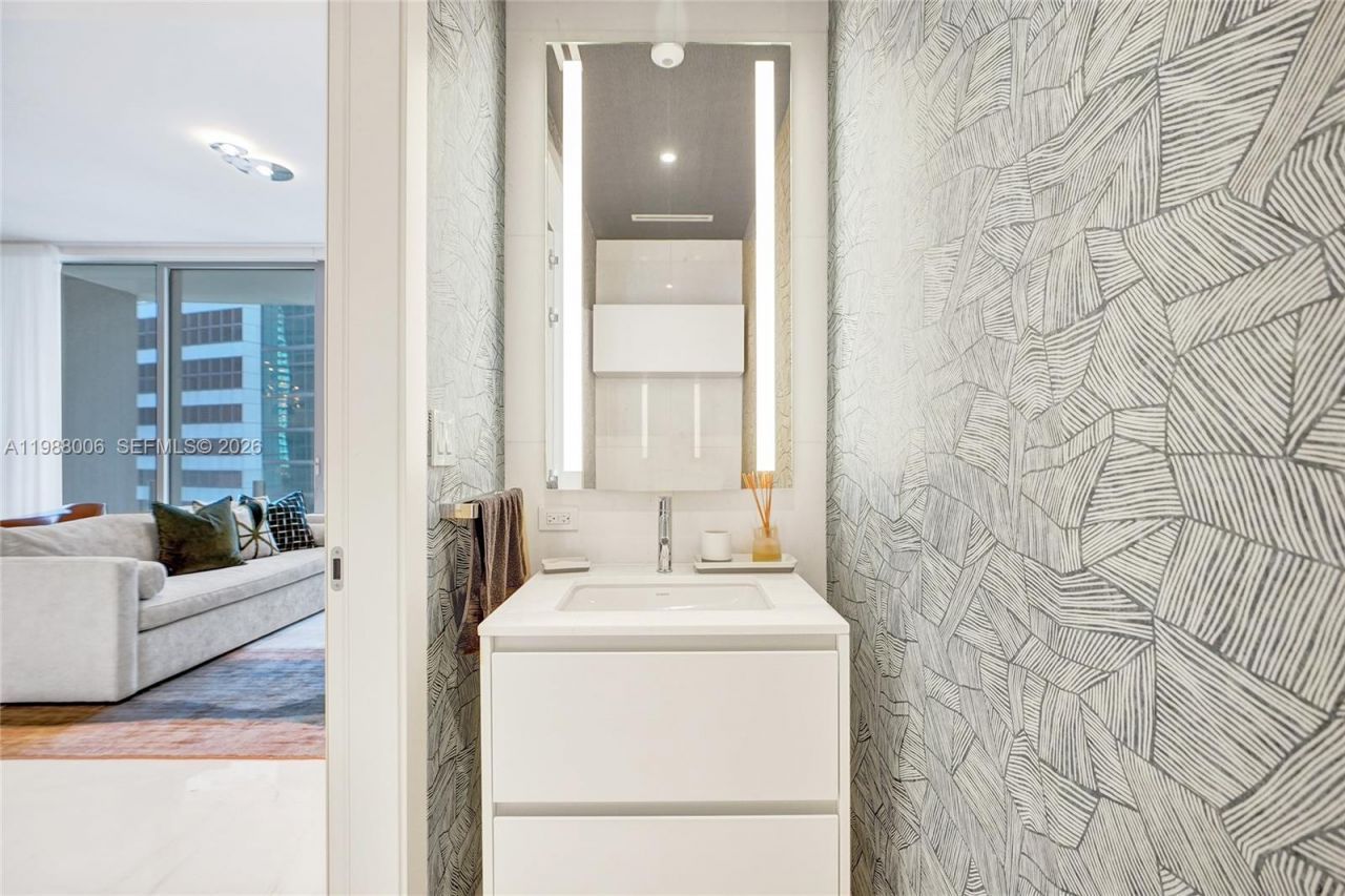 300 Biscayne Boulevard Way, Unit 1808W, Miami, FL 33131 Photo