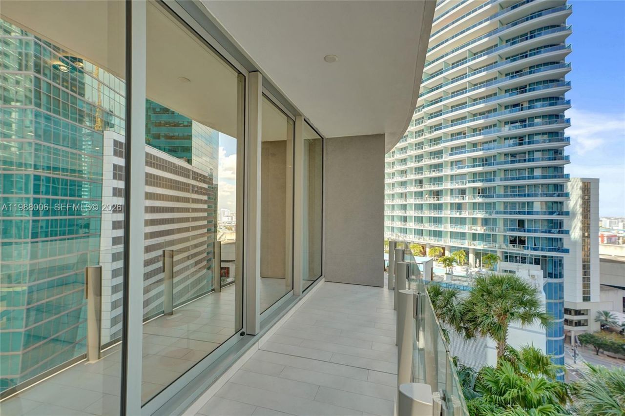 300 Biscayne Boulevard Way, Unit 1808W, Miami, FL 33131 Photo