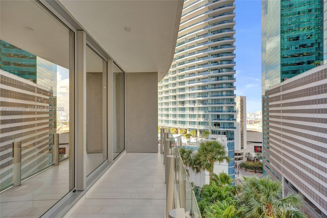 300 Biscayne Boulevard Way, Unit 1808W, Miami, FL 33131 Photo