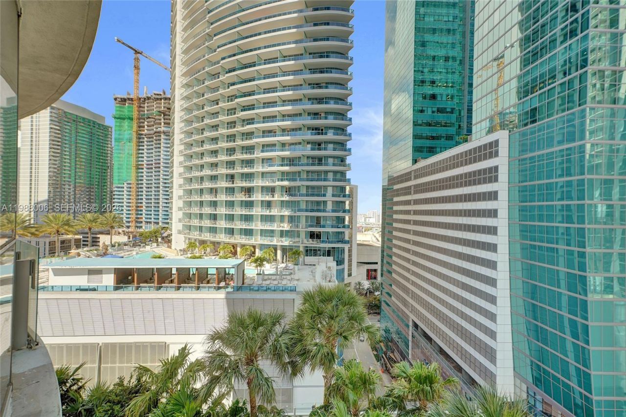 300 Biscayne Boulevard Way, Unit 1808W, Miami, FL 33131 Photo