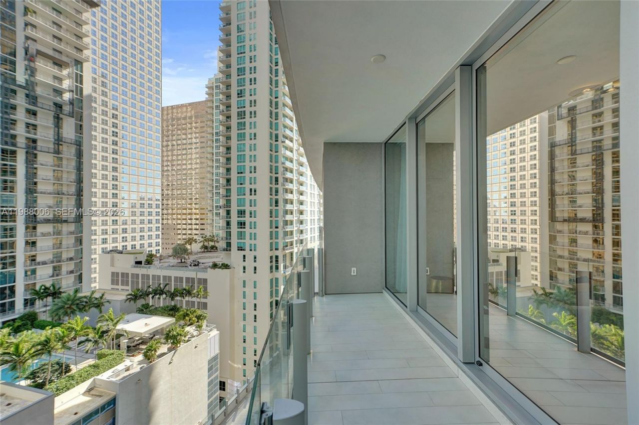 300 Biscayne Boulevard Way, Unit 1808W, Miami, FL 33131 Photo