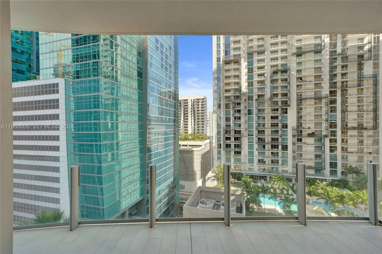 300 Biscayne Boulevard Way, Unit 1808W, Miami, FL 33131 Photo