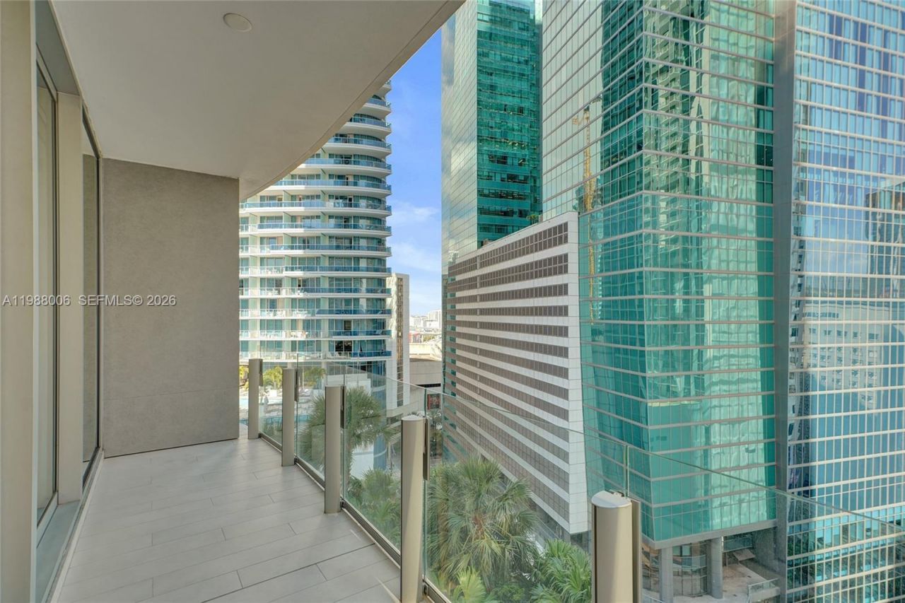 300 Biscayne Boulevard Way, Unit 1808W, Miami, FL 33131 Photo
