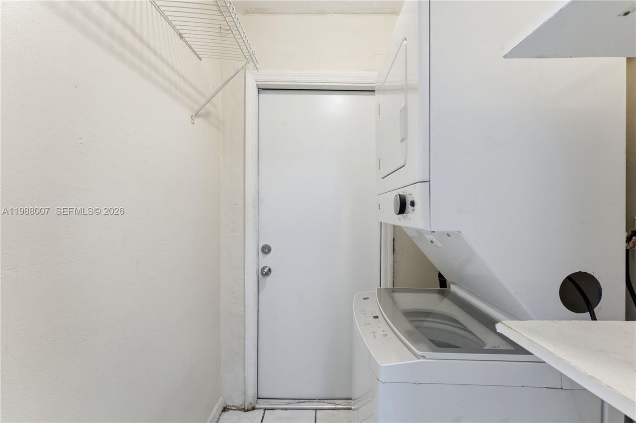 1017 NW 8th St , Hallandale Beach, FL 33009 Photo