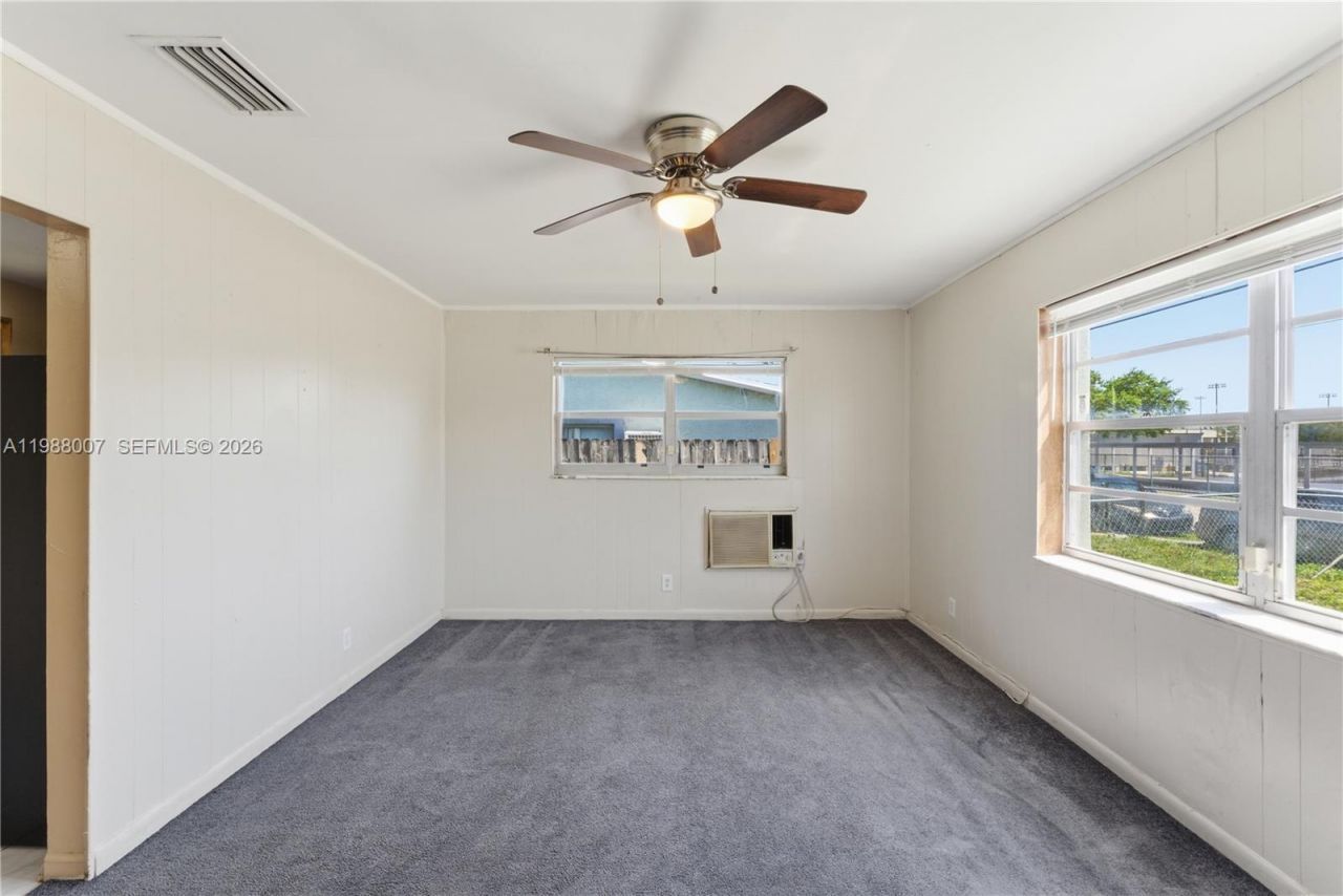 1017 NW 8th St , Hallandale Beach, FL 33009 Photo