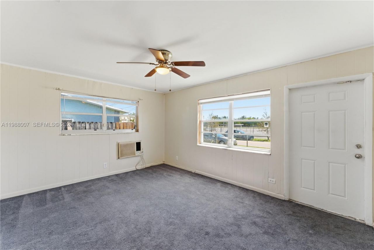 1017 NW 8th St , Hallandale Beach, FL 33009 Photo