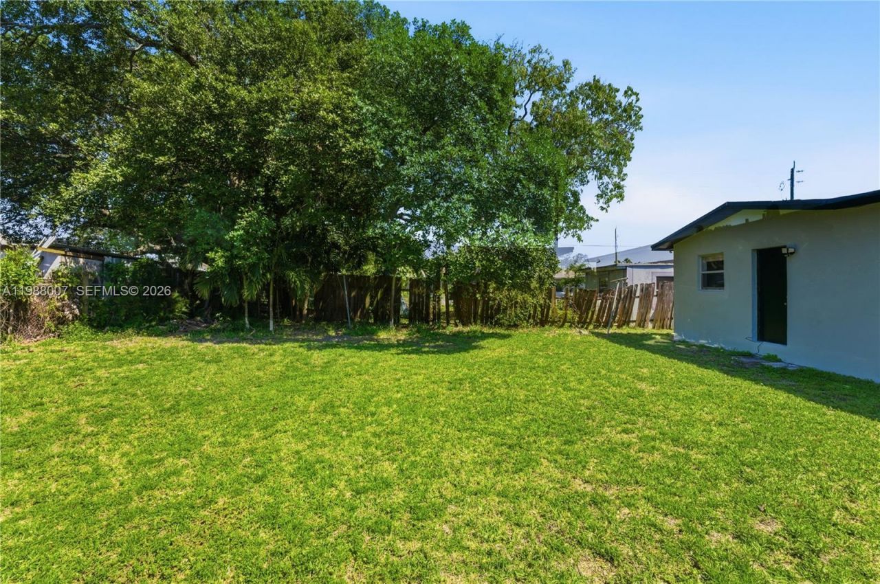 1017 NW 8th St , Hallandale Beach, FL 33009 Photo