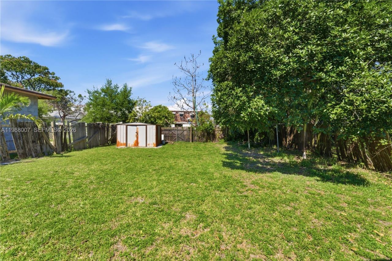 1017 NW 8th St , Hallandale Beach, FL 33009 Photo