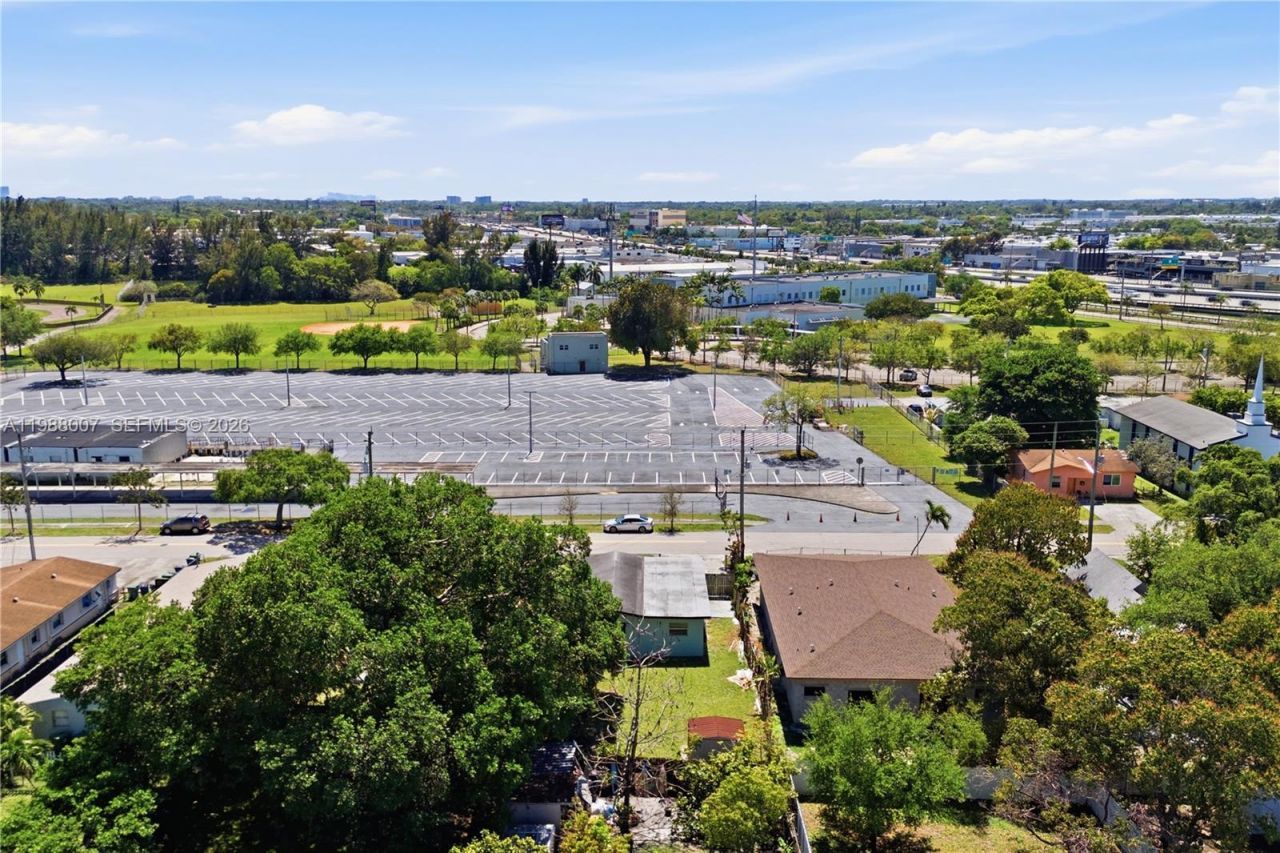 1017 NW 8th St , Hallandale Beach, FL 33009 Photo