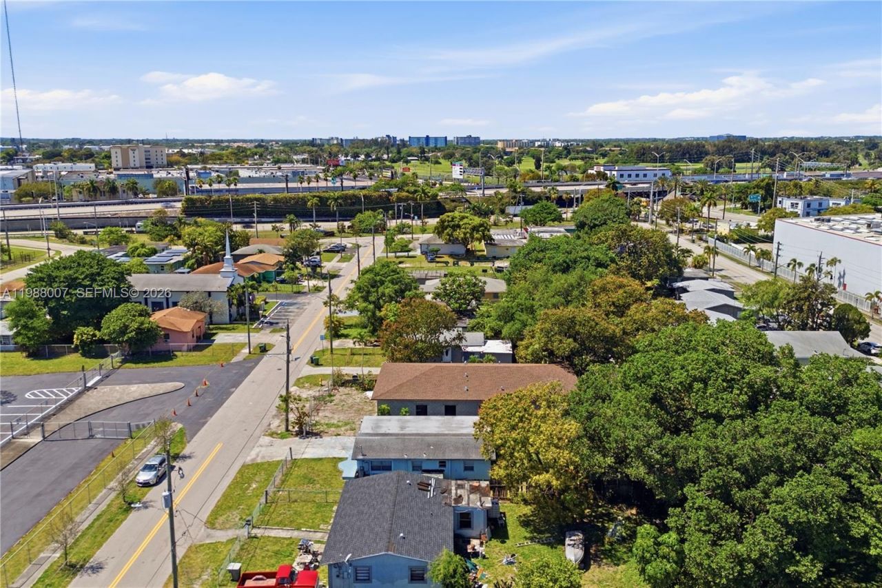 1017 NW 8th St , Hallandale Beach, FL 33009 Photo