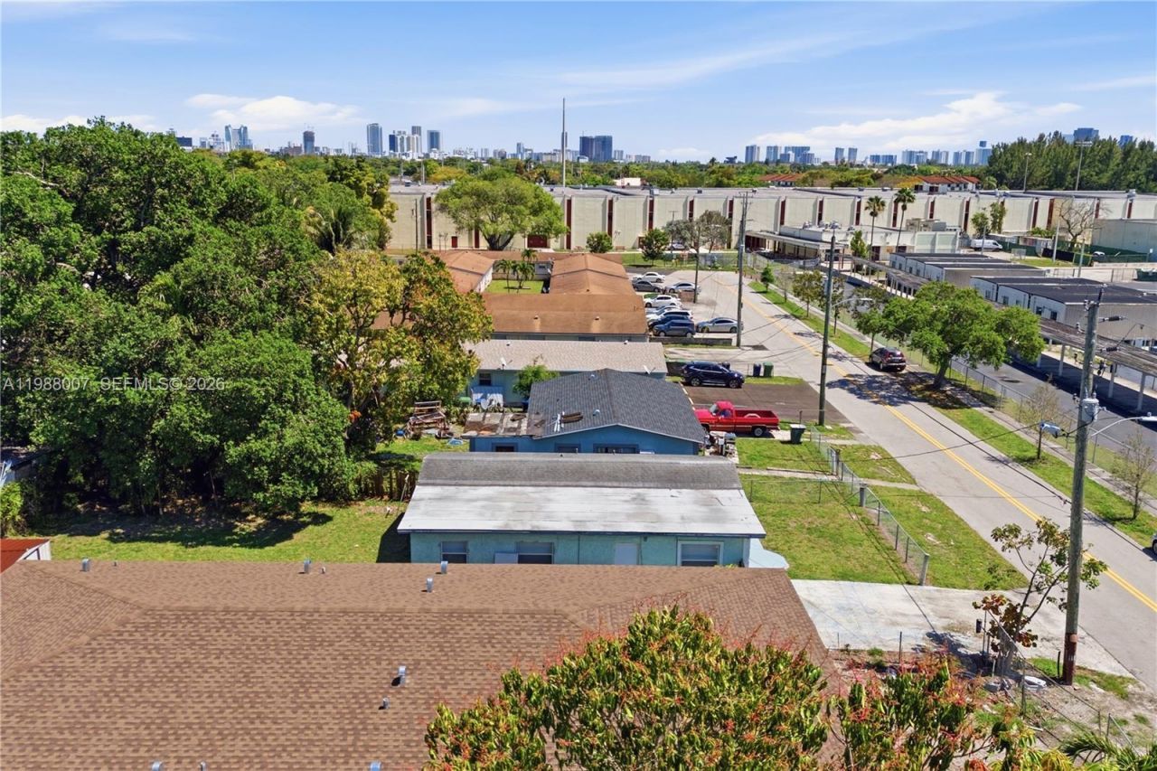 1017 NW 8th St , Hallandale Beach, FL 33009 Photo