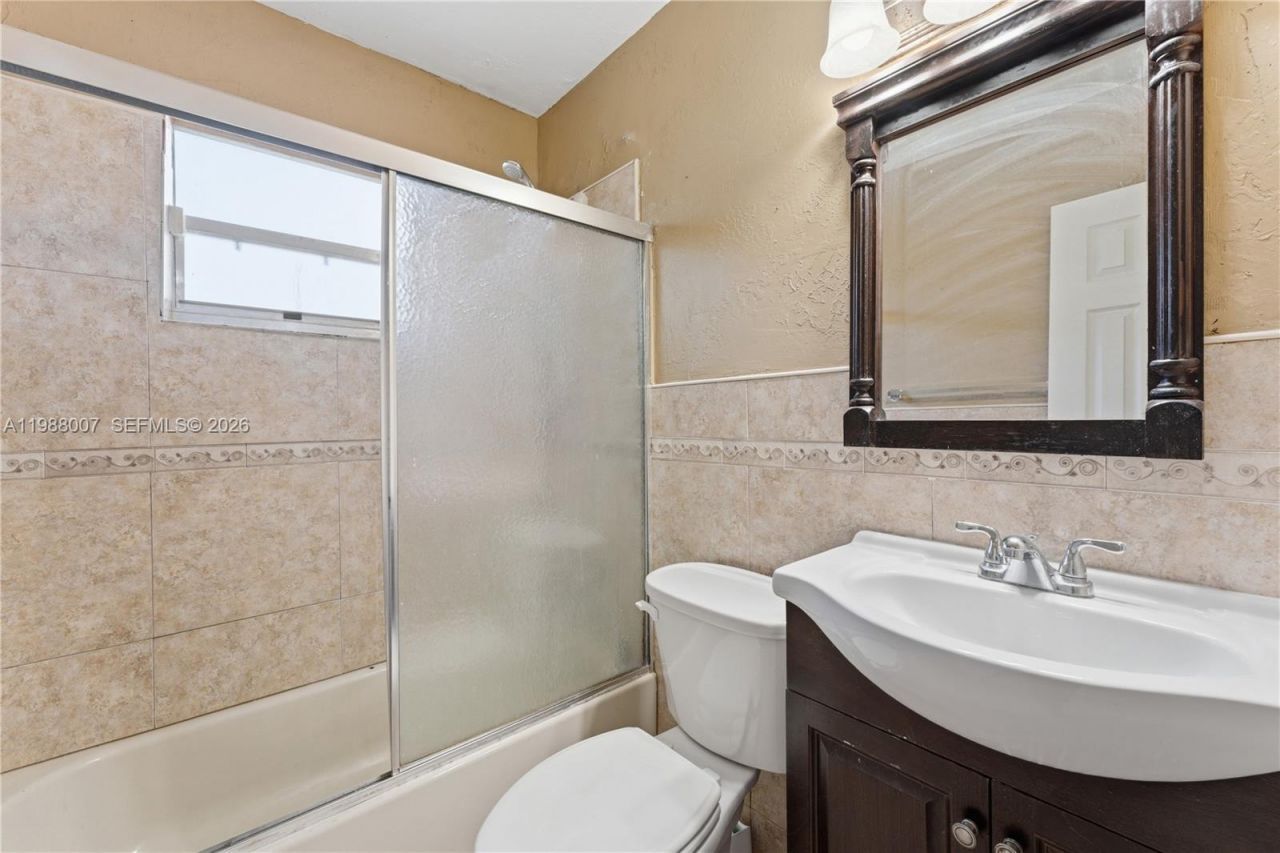 1017 NW 8th St , Hallandale Beach, FL 33009 Photo