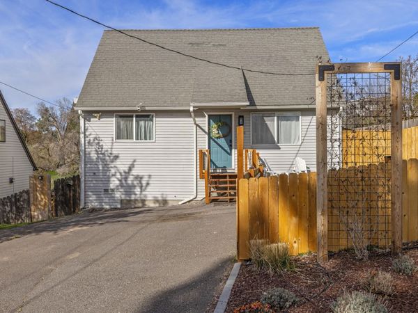 2030 Sargent Avenue, Klamath Falls, OR 97601