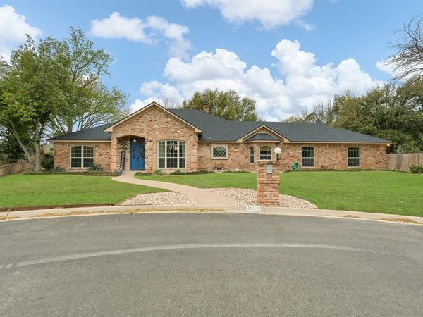1004 Canyon Court, Cleburne, TX 76033